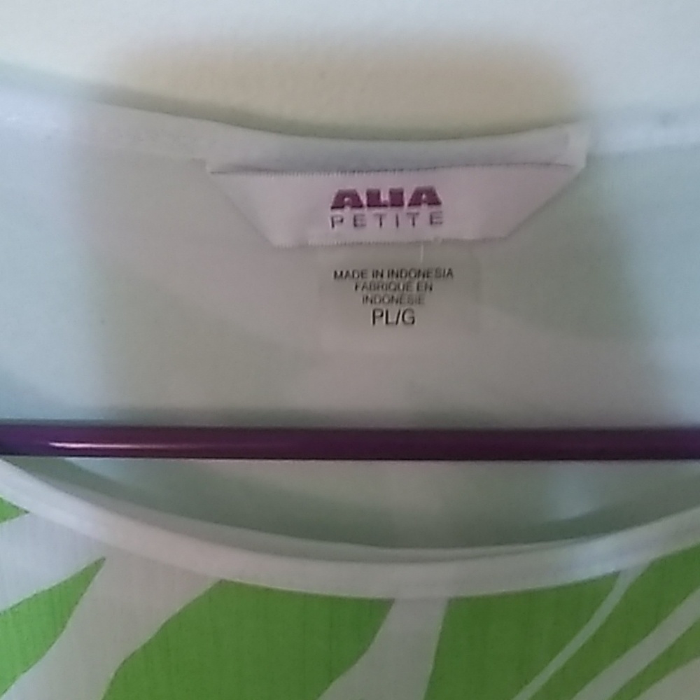 Blouse - Picture 2 of 2